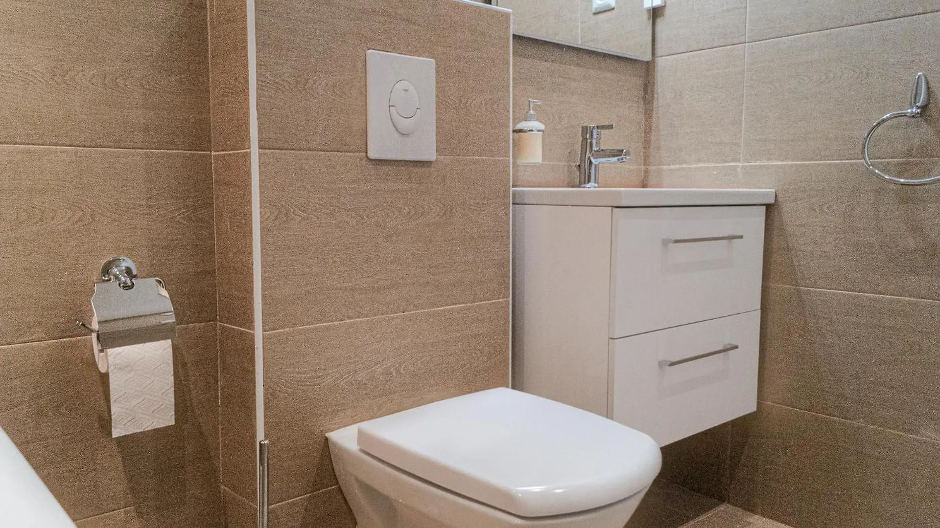 וינה 2 Spacious Apts For 6P, Only 7Min To Stadthalle דירה